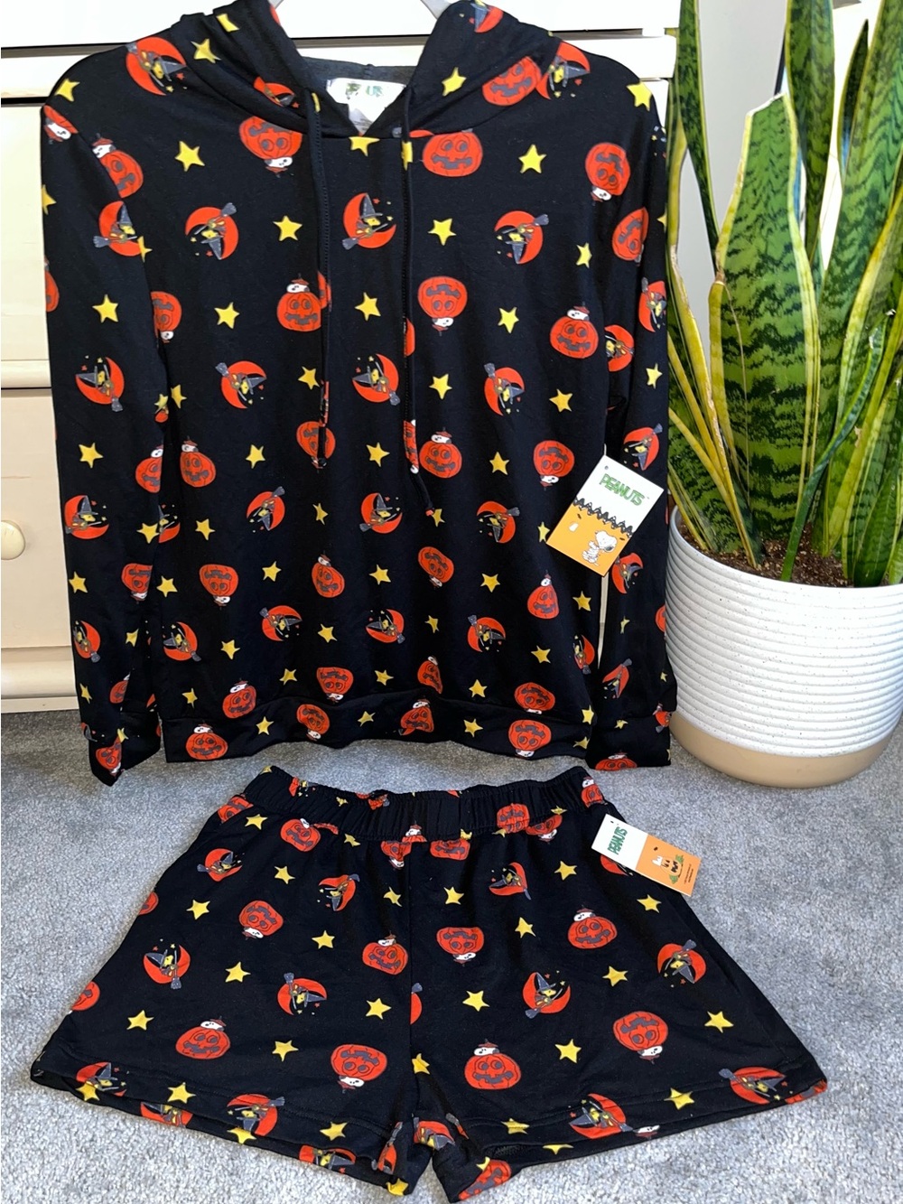 NWT Peanuts Snoopy Halloween PJ/Loungwear Hoodie Short Set M